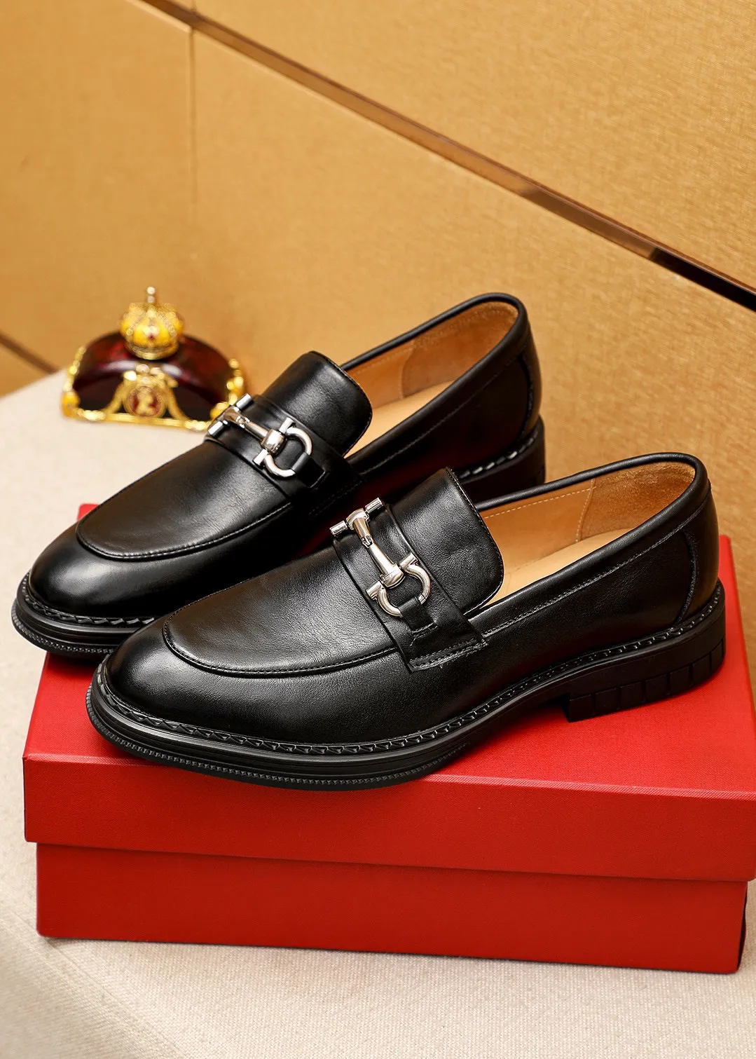 Men's shoes 💰480 💐 Product trademark: Ferragamo "Ferragamo" casual leather shoes Regular size: 38-44 (45.46🉑️customized) Product materials: Selected imported calfskin upper + classic hardware buckle, imported water-dyed cowhide leather lining. Strong three-dimensional visual effect, rubber outsole Color: 1⃣️color optional